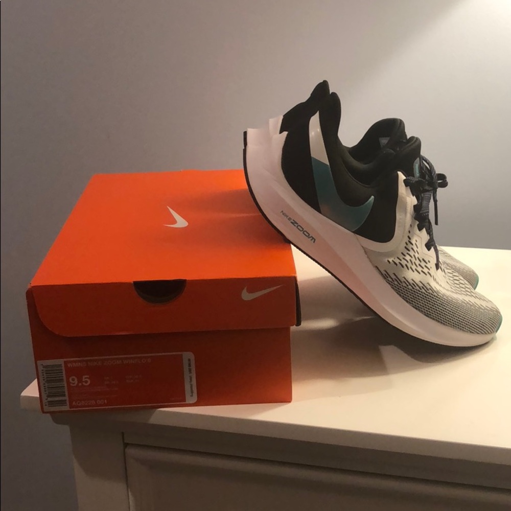 Women’s Nike Winflo 6 Sneakers
